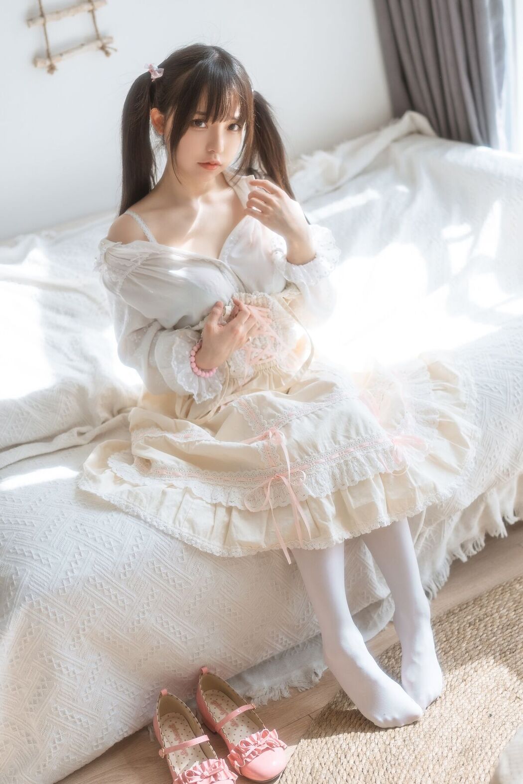 Coser@六味帝皇酱 – 小艺LOX洛丽塔 (72P)