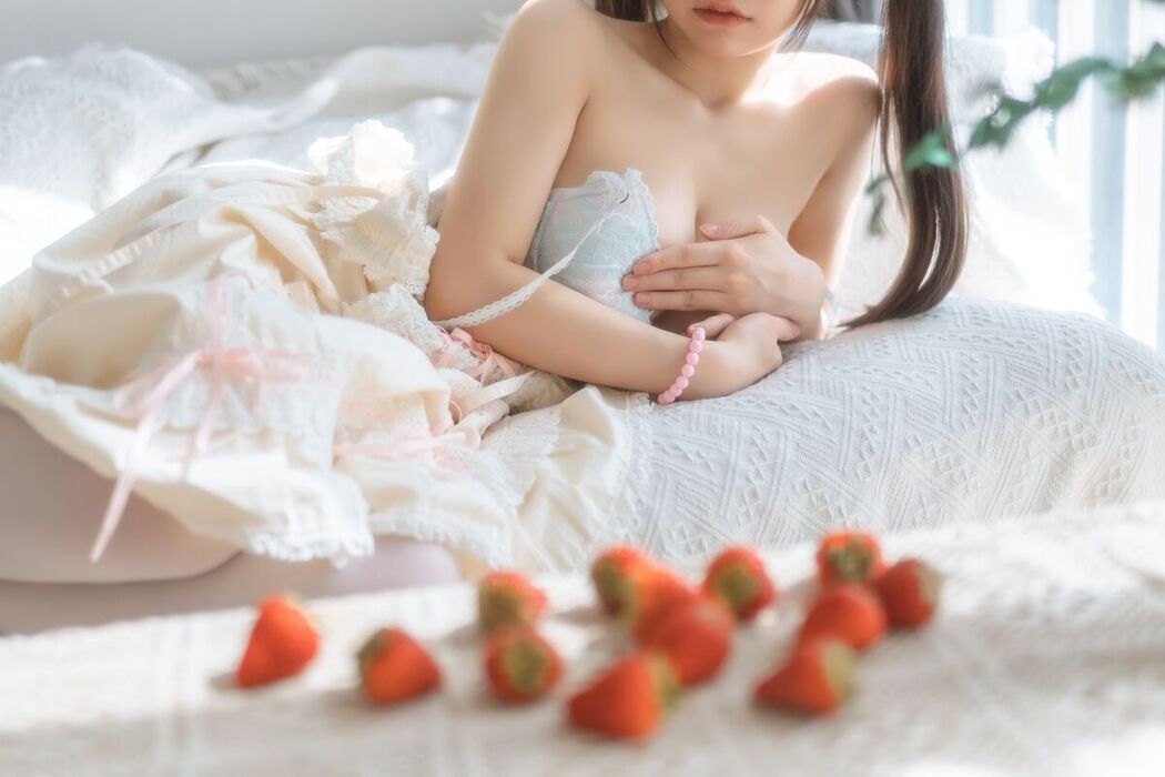 Coser@六味帝皇酱 &#8211; 小艺LOX洛丽塔 (72P)