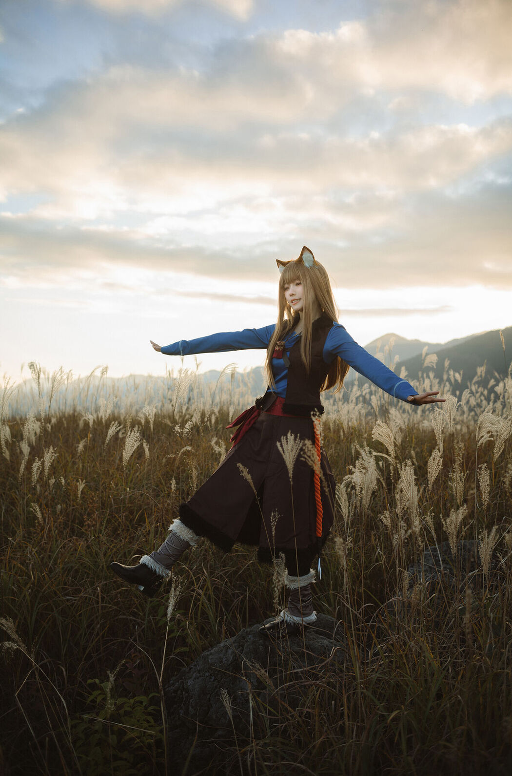 Coser@Ely_eee ElyEE子 &#8211; Soft Glow 狼與暖陽 (53P &#8211; 1V)