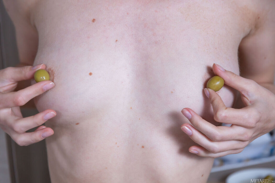 MetArt Amy Moloko &#8211; Kitchen Snack Part01 (73P)