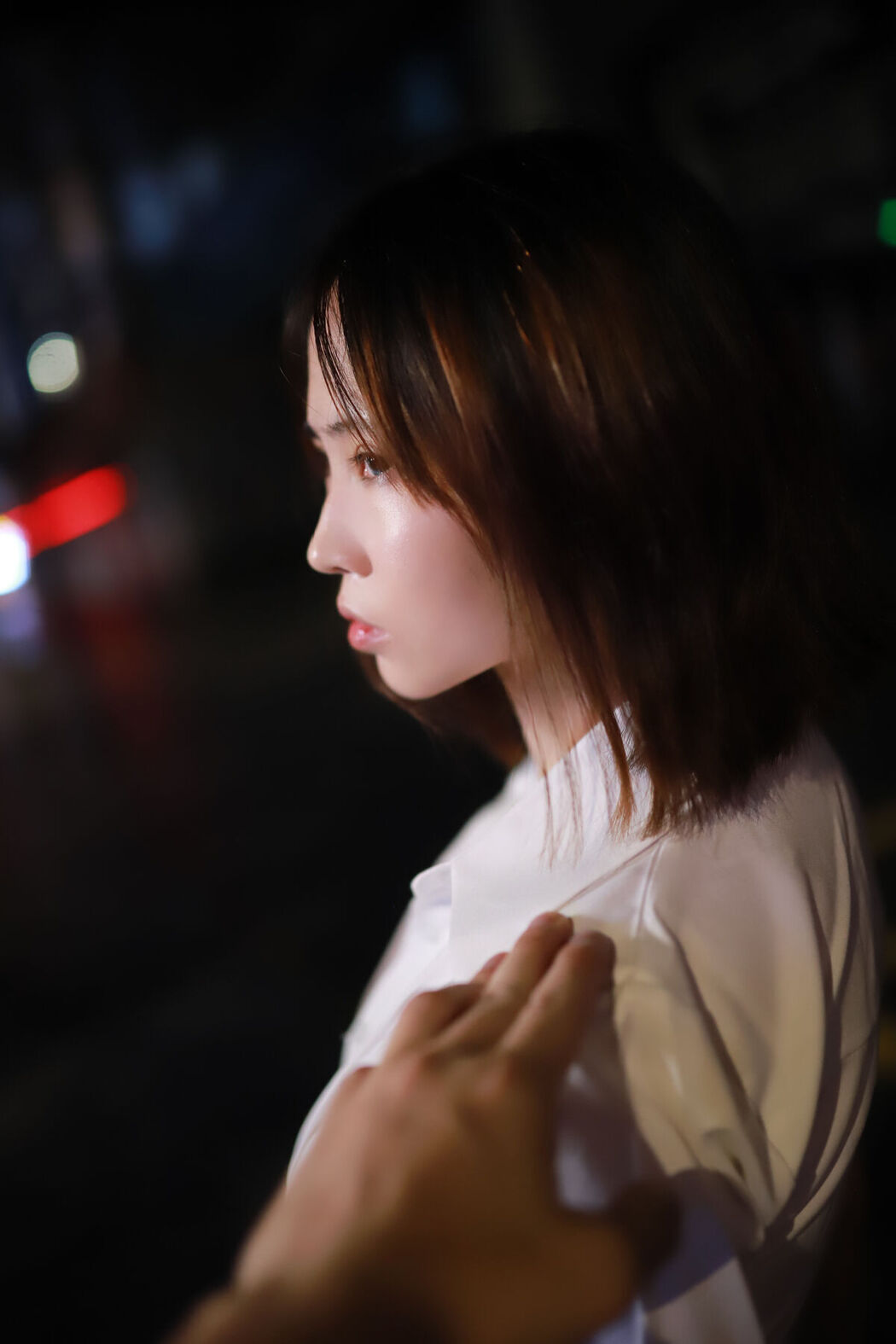 Coser@上杉绘梨落 – 被人跟踪 Part01 (51P)