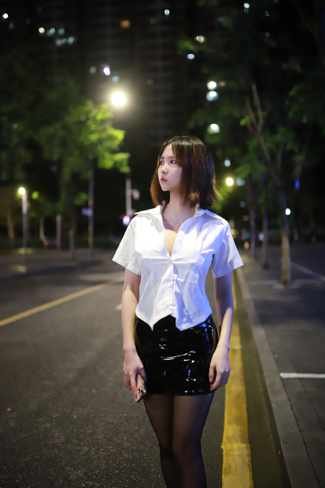 Coser@上杉绘梨落 – 被人跟踪 Part01 (51P)