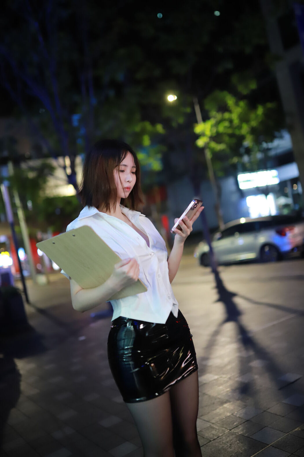 Coser@上杉绘梨落 – 被人跟踪 Part01 (51P)