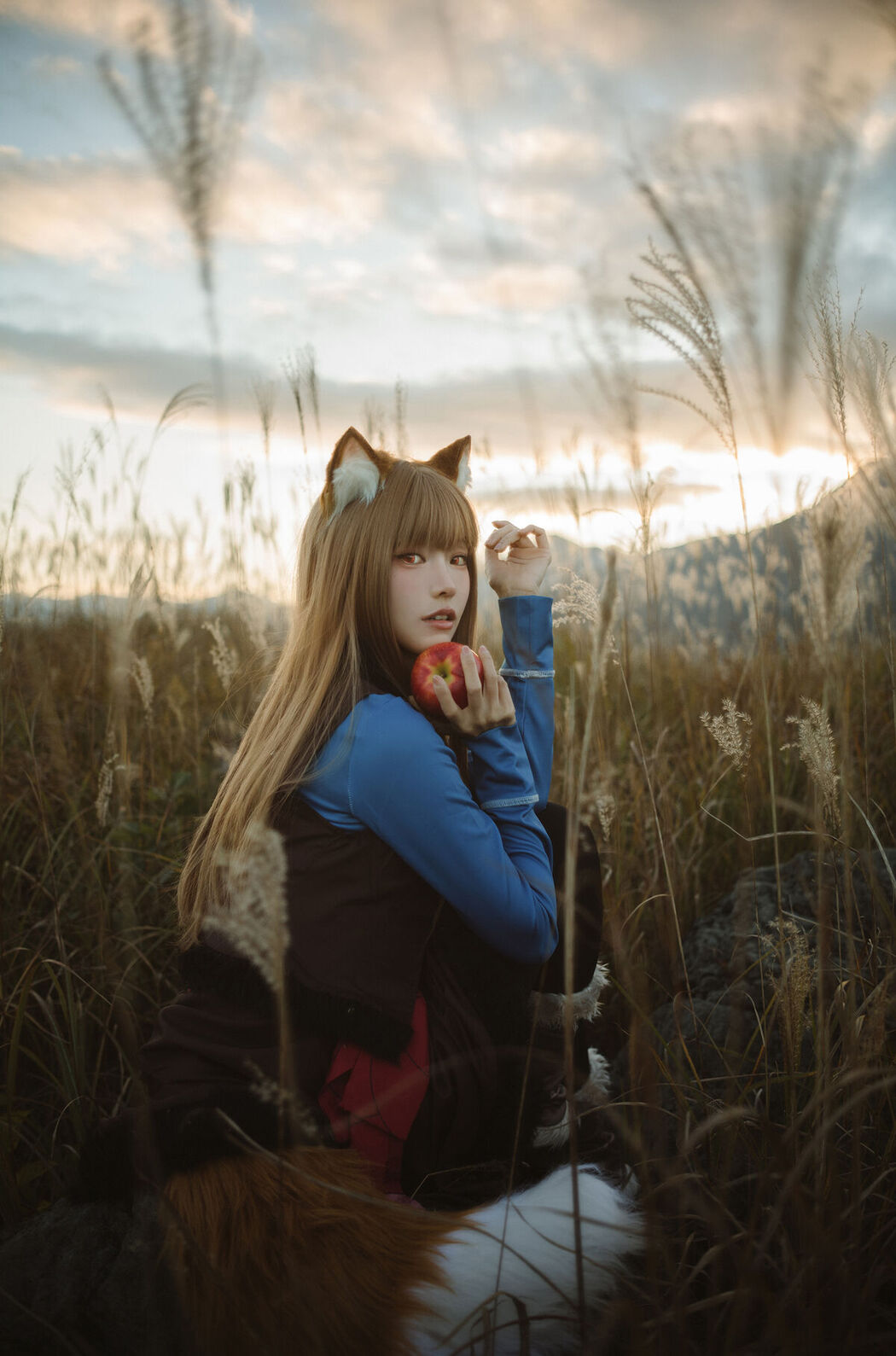 Coser@Ely_eee ElyEE子 &#8211; Soft Glow 狼與暖陽 (53P &#8211; 1V)