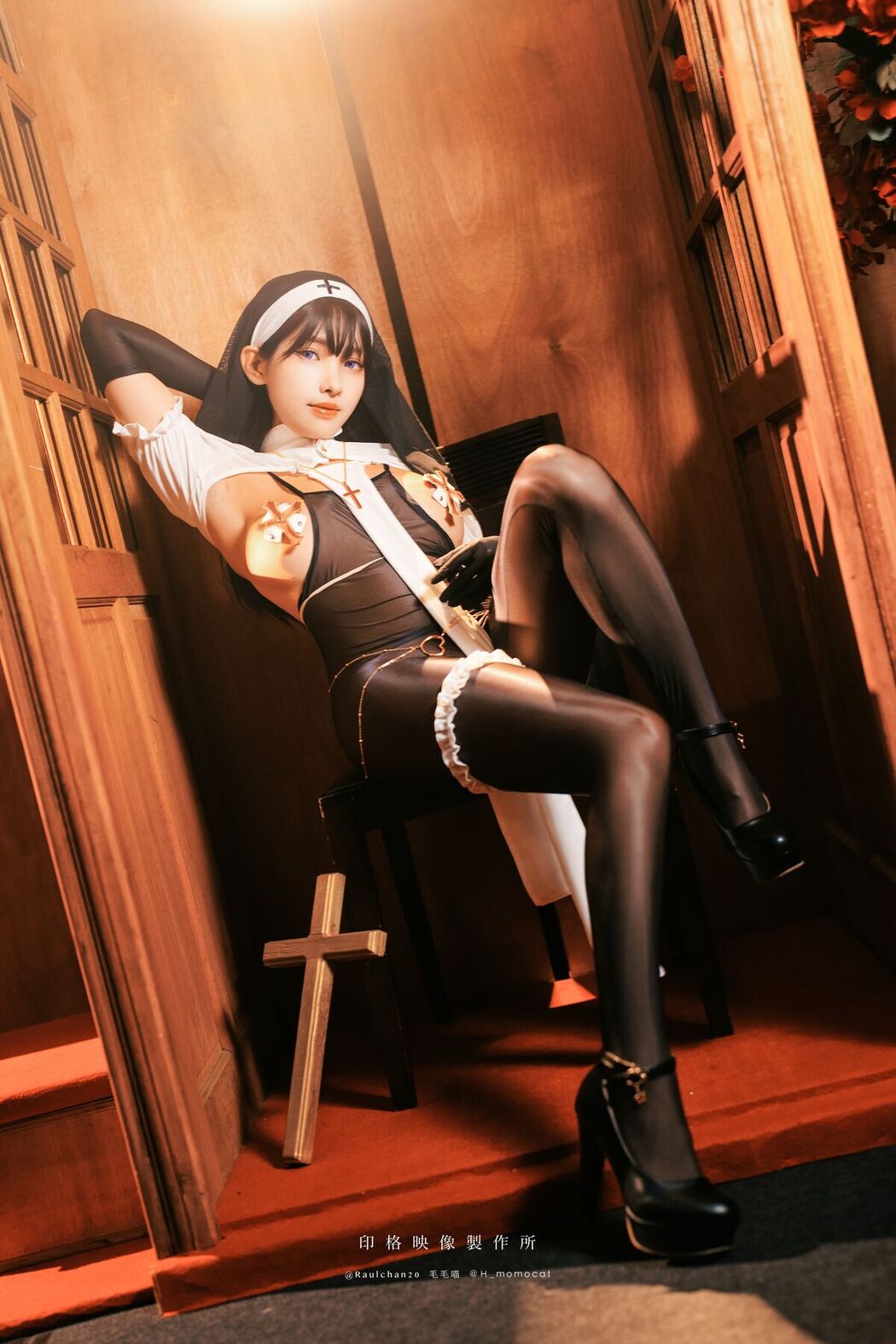 Coser@慕慕Momo &#8211; 肉體淨化世間罪惡 (61P &#8211; 1V)