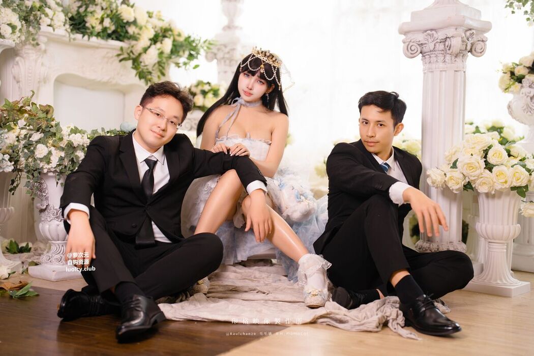 Coser@慕慕momo &#8211; Birthday Day 永遠的小公主 (54P &#8211; 2V)