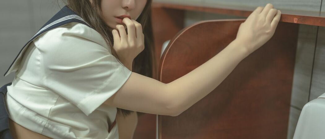 Coser@六味帝皇酱 – 厕所JK (71P)