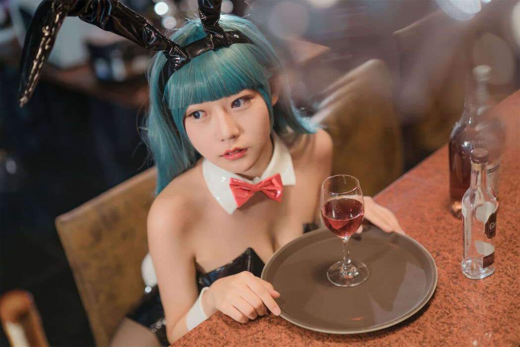 Coser@香草喵露露 &#8211; 七龙珠 布玛 兔女郎 (30P)