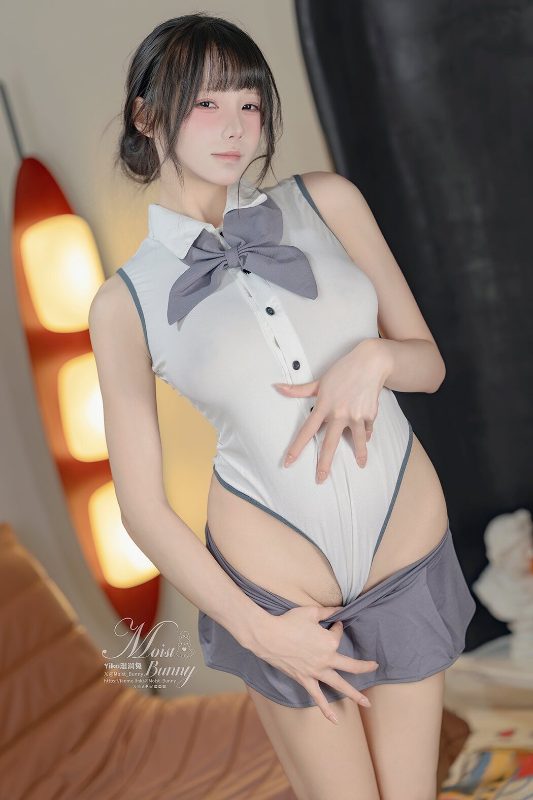 Coser@黏黏团子兔 – 顶级接待 (32P – 1V) Cover Photo