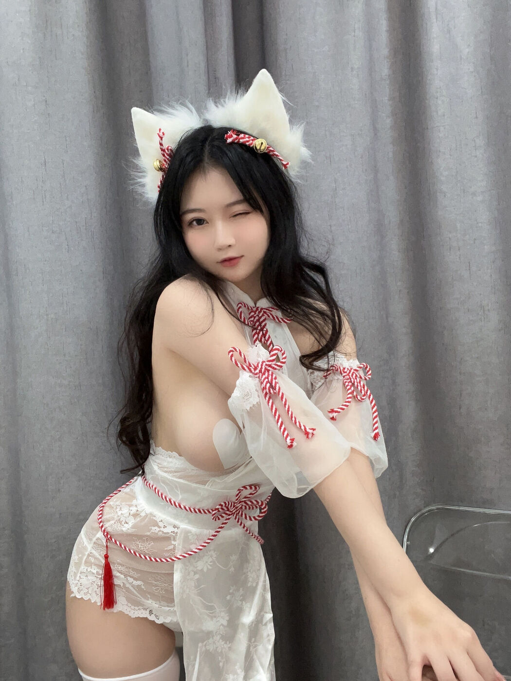Coser@蜜桃少女是依酱呀 – 狐狸 (25P – 4V)
