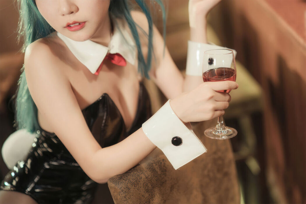 Coser@香草喵露露 &#8211; 七龙珠 布玛 兔女郎 (30P)