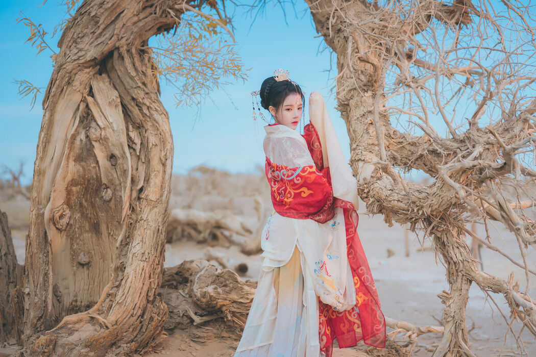 Coser@桜桃喵 – 惊鸿 (15P)