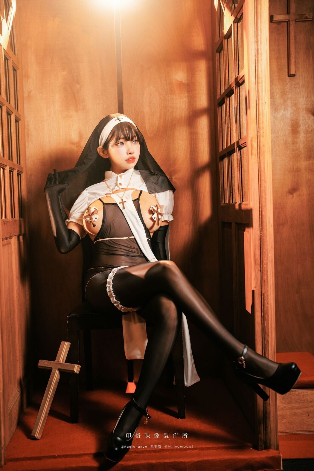 Coser@慕慕Momo &#8211; 肉體淨化世間罪惡 (61P &#8211; 1V)