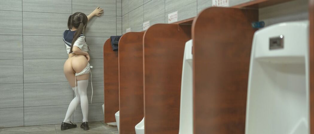 Coser@六味帝皇酱 – 厕所JK (71P)