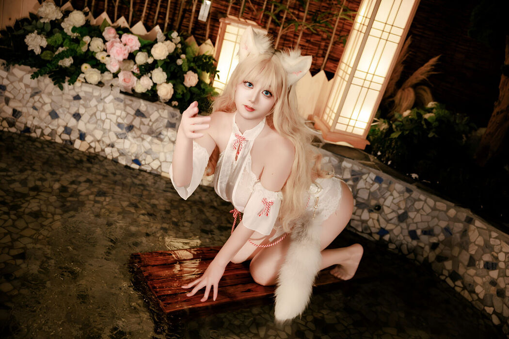 Coser@阿雪雪 &#8211; 温泉狐狸 (58P &#8211; 1V)