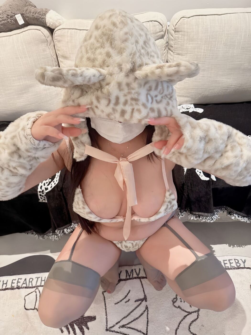 Coser@智惠姐姐 – 小奶牛三点式 (27P)