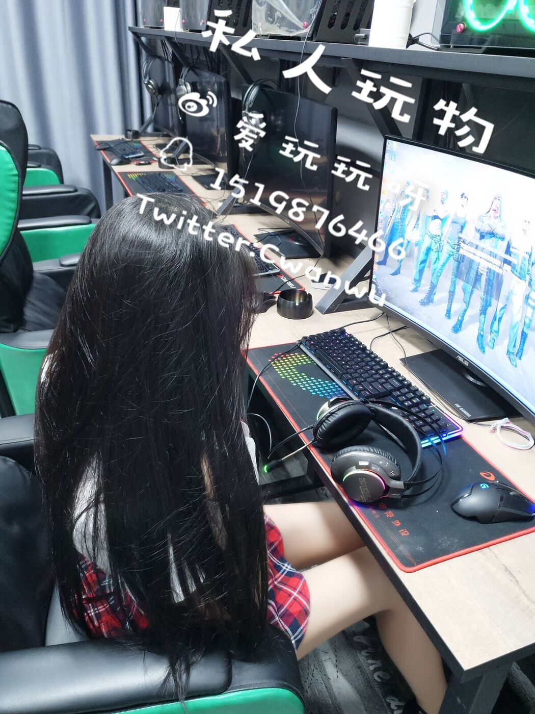 Coser@私人玩物 &#8211; 网吧露出 (48P &#8211; 4V)