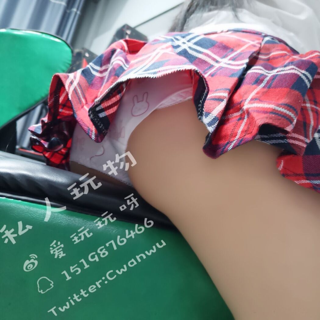 Coser@私人玩物 &#8211; 网吧露出 (48P &#8211; 4V)