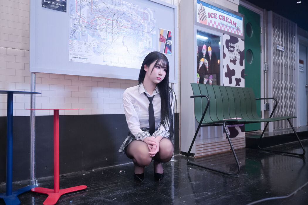 Bomi 보미 – Schoolgirl In The Subway Part01 (52P)