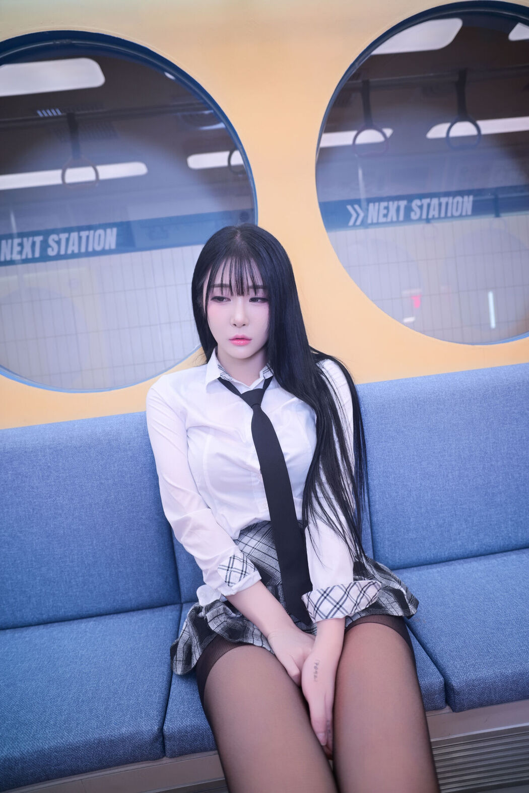 Bomi 보미 – Schoolgirl In The Subway Part01 (52P)