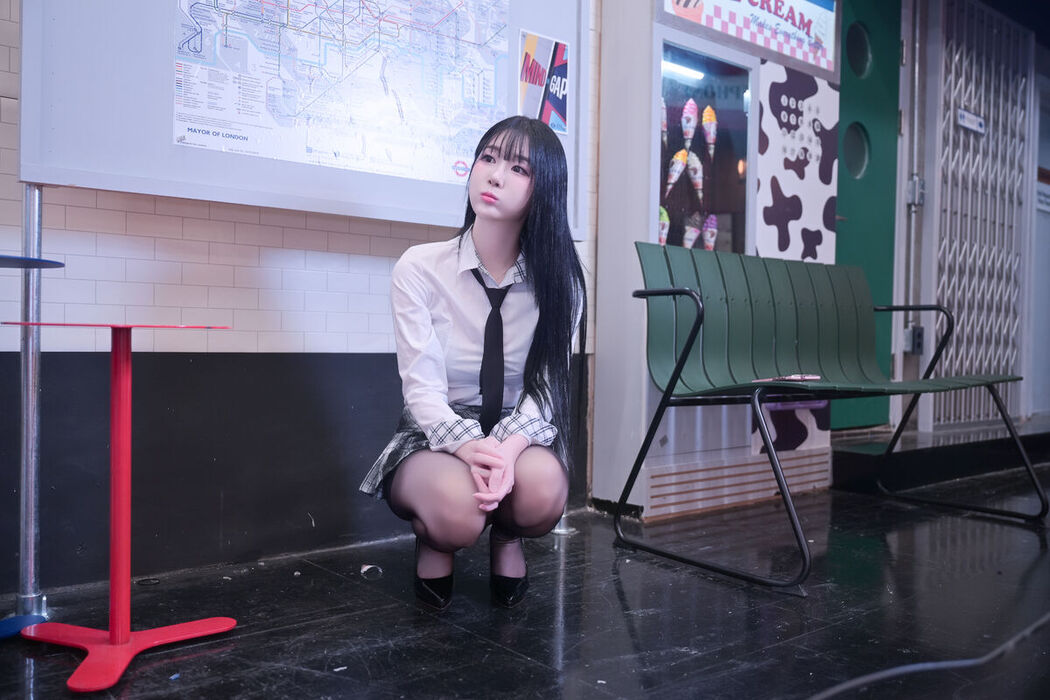 Bomi 보미 – Schoolgirl In The Subway Part01 (52P)