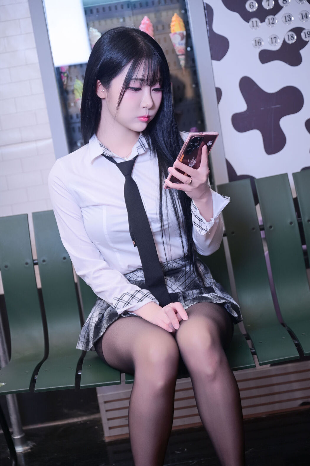 Bomi 보미 – Schoolgirl In The Subway Part01 (52P)