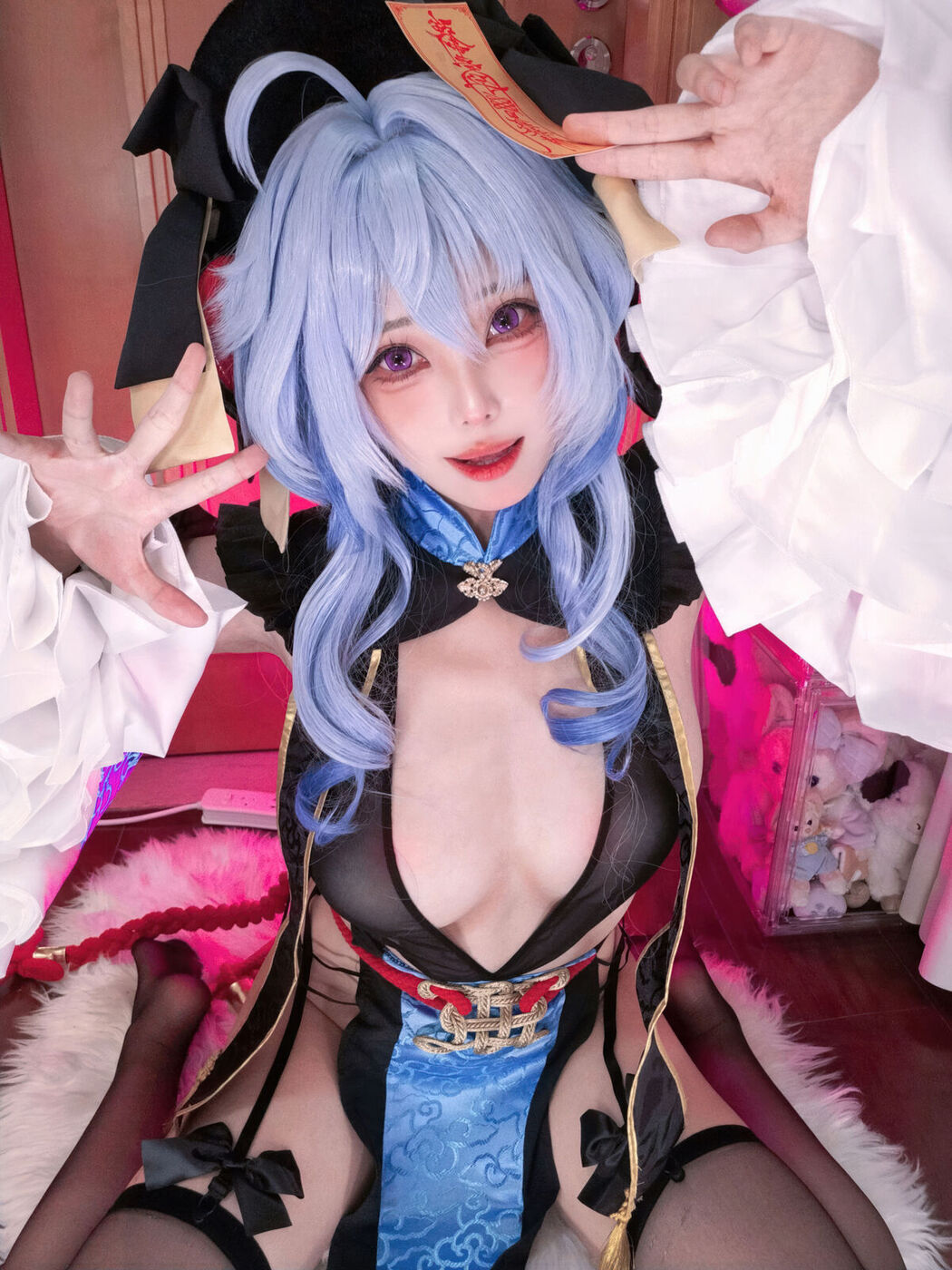 Coser@蜜汁猫裘 – 原神 甘雨 国风小僵尸 (47P – 2V)