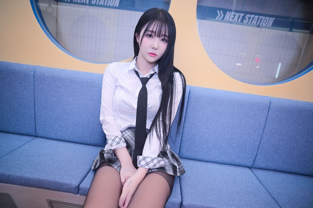Bomi 보미 – Schoolgirl In The Subway Part01 (52P)