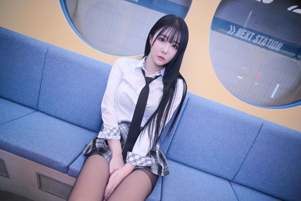 Bomi 보미 – Schoolgirl In The Subway Part01 (52P)