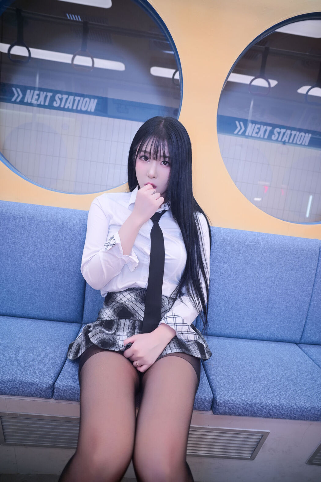 Bomi 보미 – Schoolgirl In The Subway Part01 (52P)