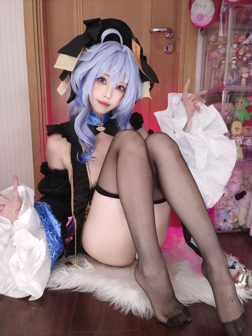 Coser@蜜汁猫裘 – 原神 甘雨 国风小僵尸 (47P – 2V)