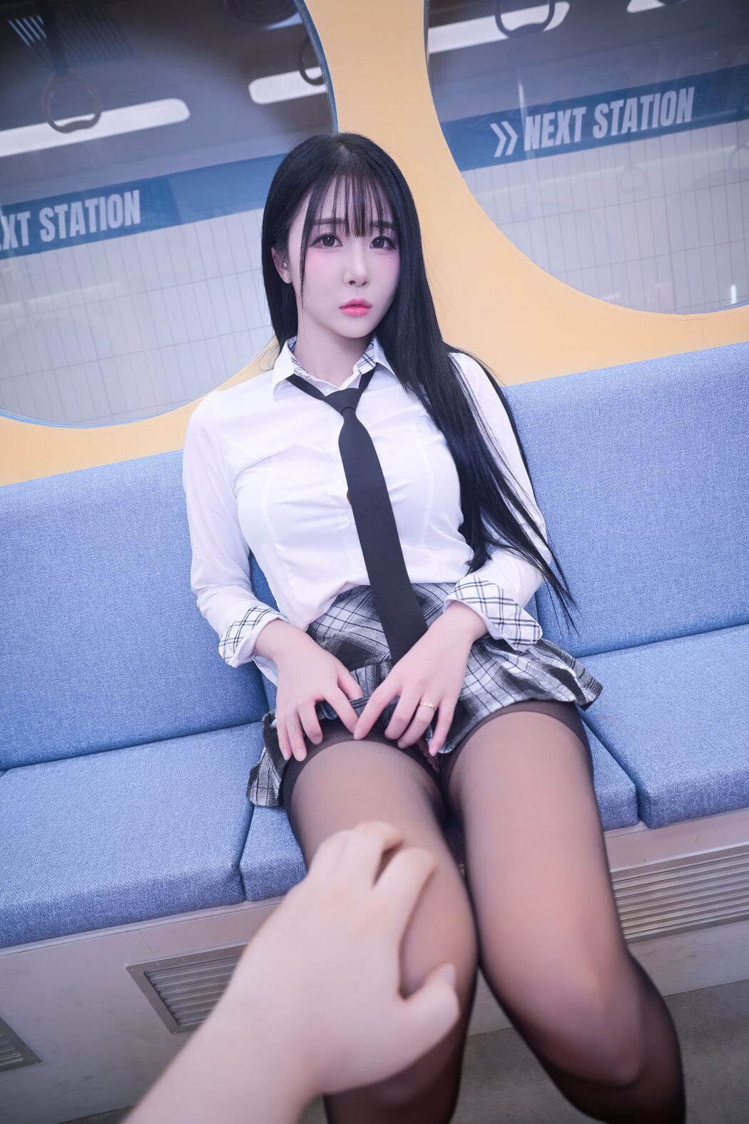 Bomi 보미 – Schoolgirl In The Subway Part01 (52P)