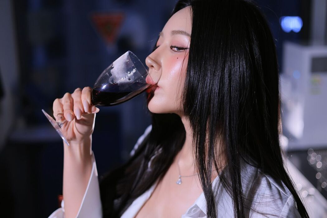 Dongeuran 동그란 – Office Lady Part03 (57P)