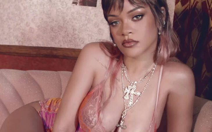 H Rihanna … σε μία ακόμη καυτή φωτογράφηση ! (+video) Cover Photo