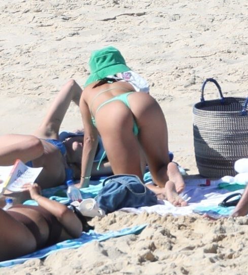 Τα οπίσθια της Vanessa Hudgens &#8230; με πράσινo thong !