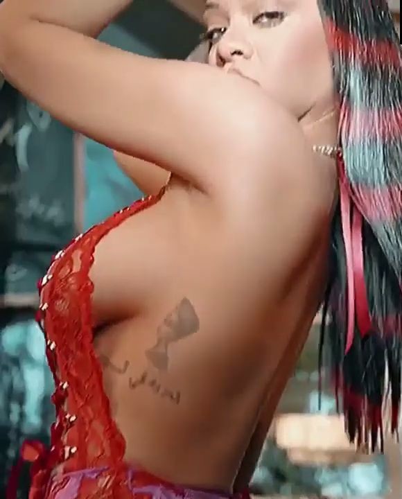Η Rihanna με super sexy εσώρουχα &#8230; για τον Αγ. Βαλεντίνο !(+video)