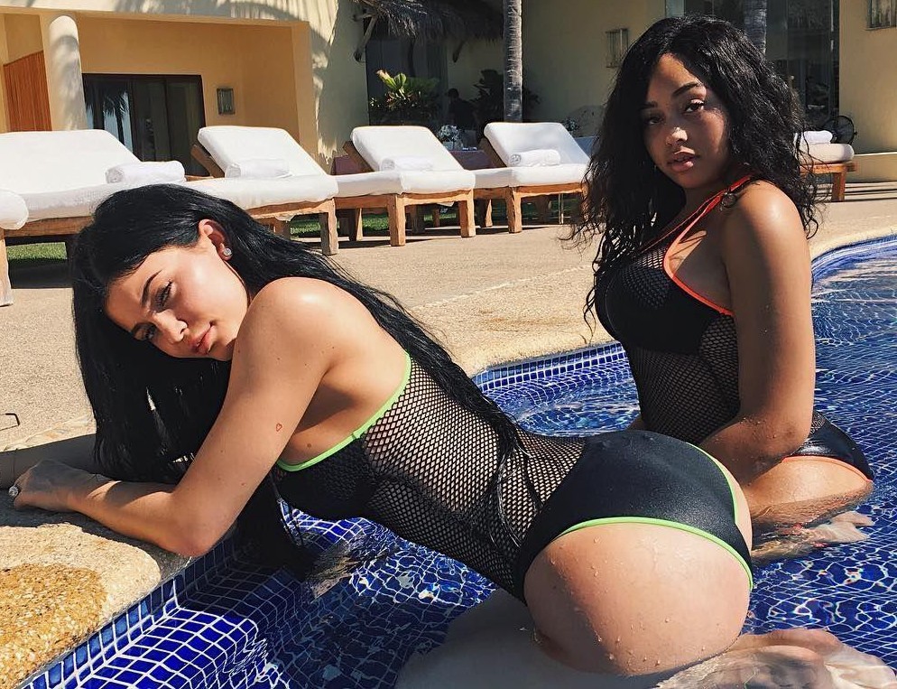 Τα οπίσθια της Kylie Jenner … με μαύρο thong !