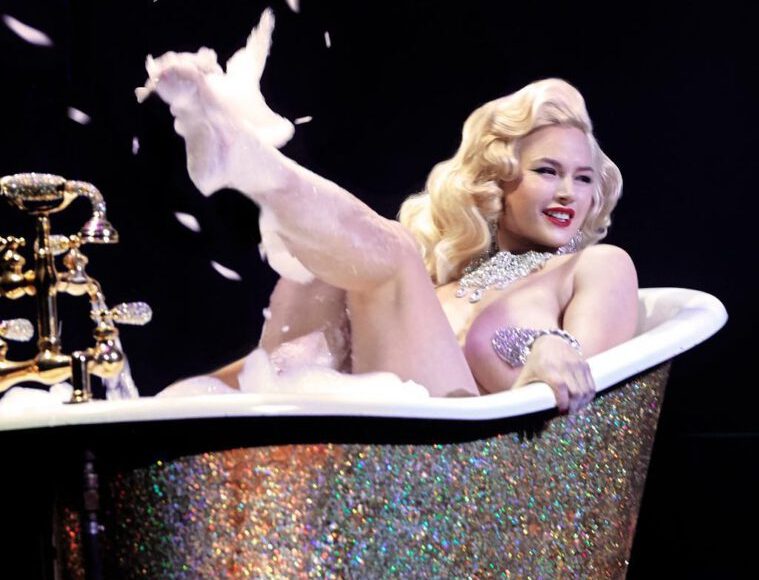 Η πληθωρική Gia Geneviene &#8230; σε τολμηρή φωτογράφηση !