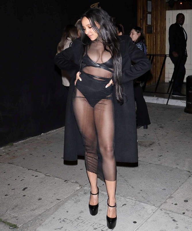 Η διάσημη τραγουδίστρια Tinashe(3,6εκατομύρια followers)… με nipslip και see-through !