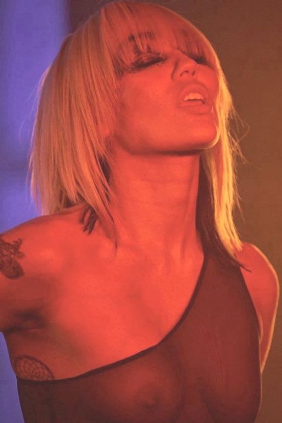 H Miley Cyrus &#8230; με αποκαλυπτικό see-through !