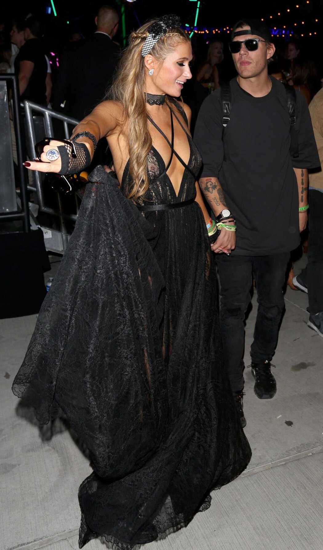 Paris Hilton Braless See-Through Candids !