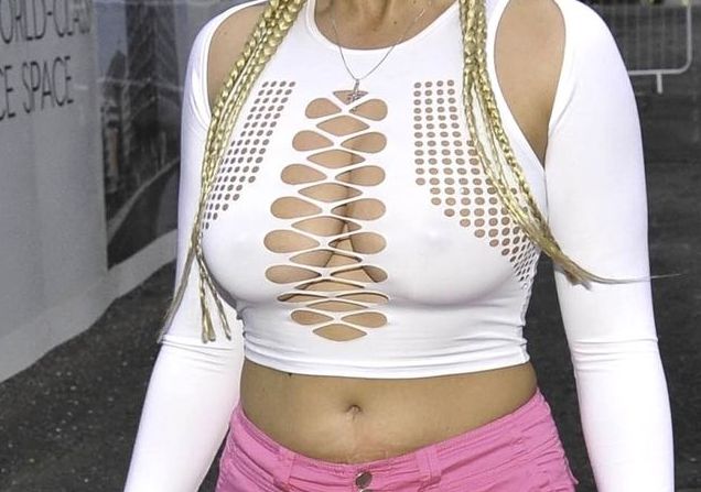 Η πληθωρική Βρετανή Apollonia Llewellyn … με αποκαλυπτικό μπούστο ! Cover Photo