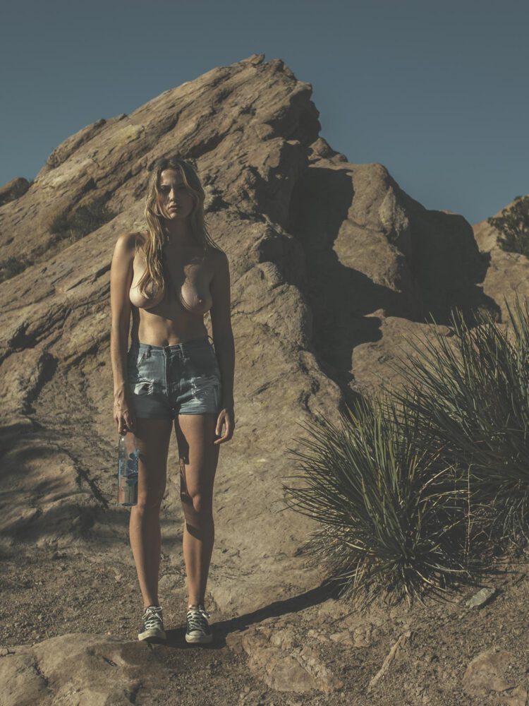 Η Megan Moore … και το υπέροχο στήθος της  !