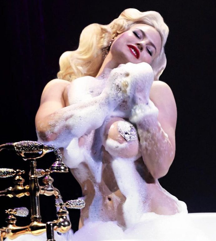 Η πληθωρική Gia Geneviene &#8230; σε τολμηρή φωτογράφηση !