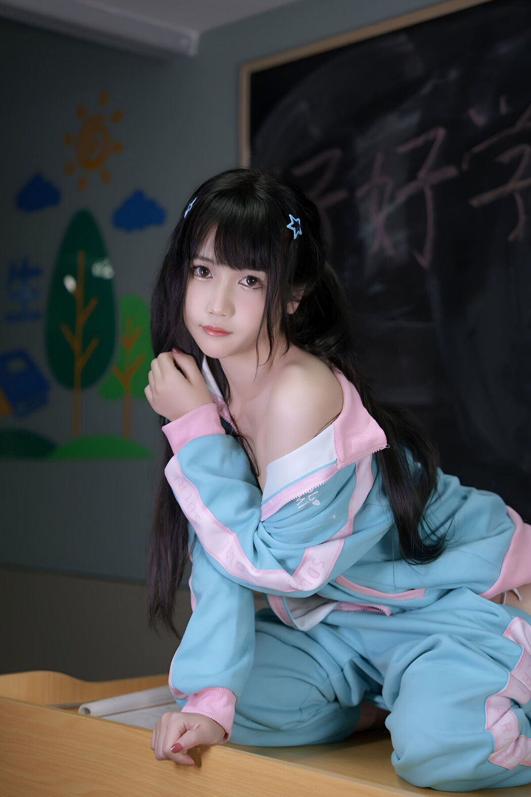 Coser@不呆猫 – 涂油教室实习生 (77P – 1V)