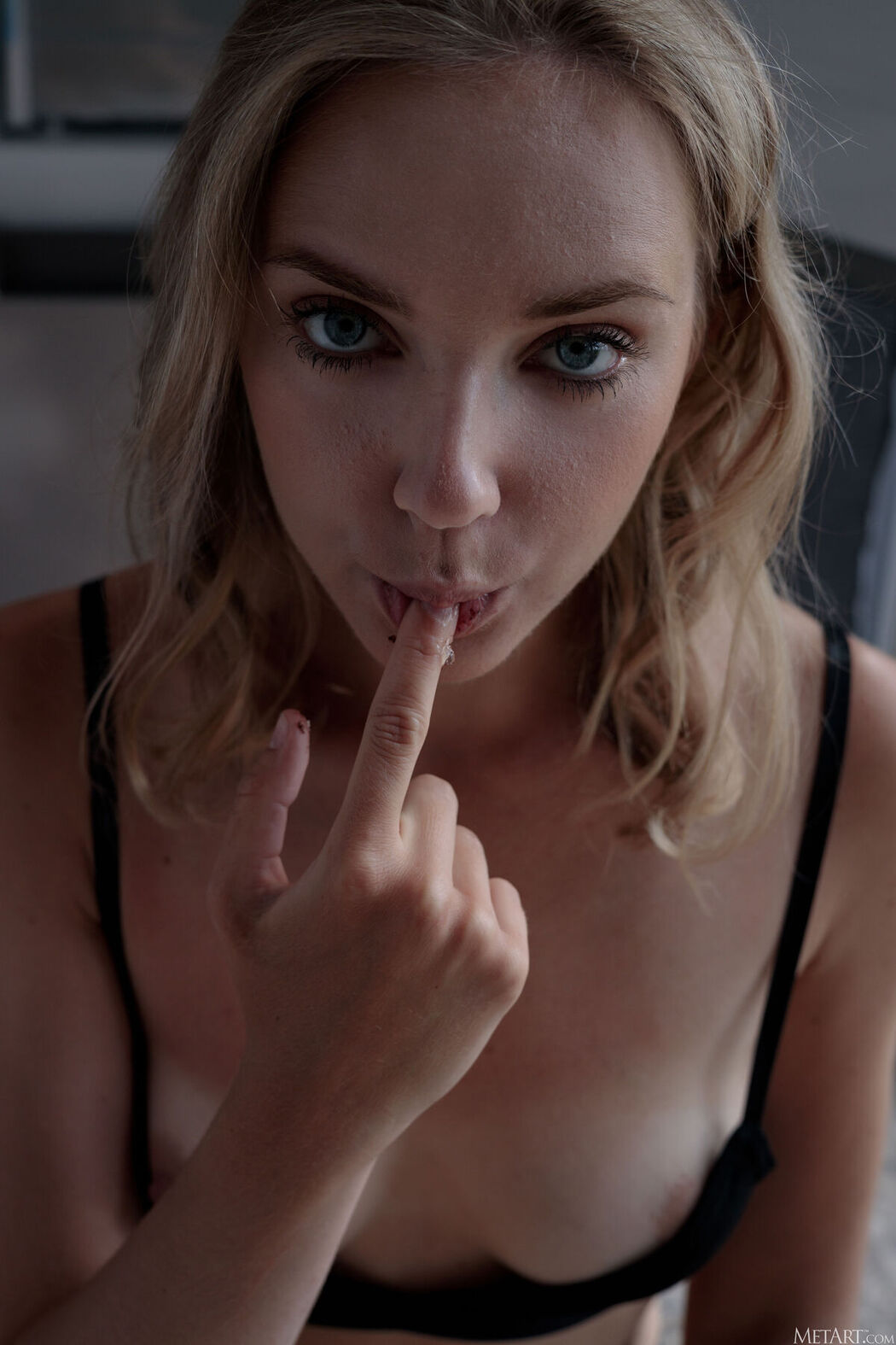 MetArt Oxana Chic &#8211; Dessert Delight Part01 (61P)