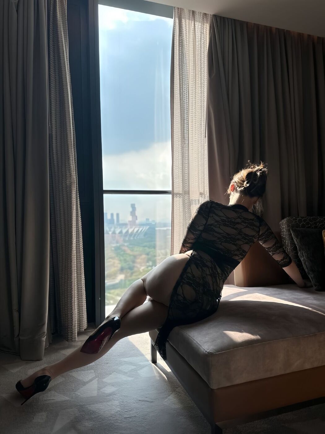 Ke Ke Xi YYY 可可西yyy – 黑丝透视情趣睡袍 (45P – 1V)