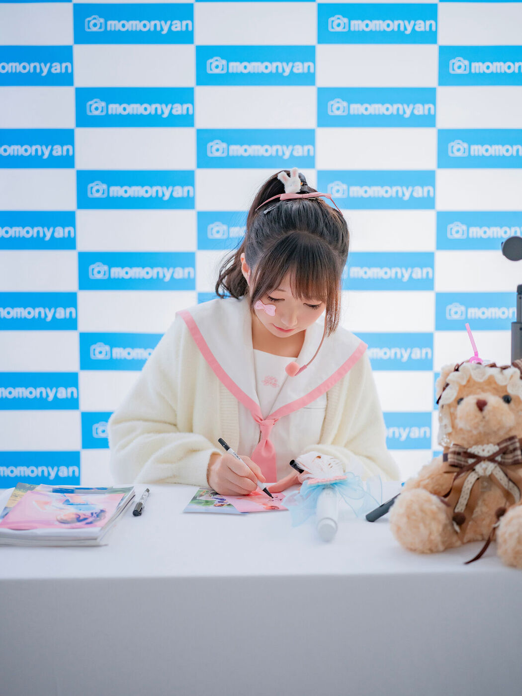 Coser@NAGISA魔物喵 &#8211; ビキニアイドルのサイン会 Part01 (61P)