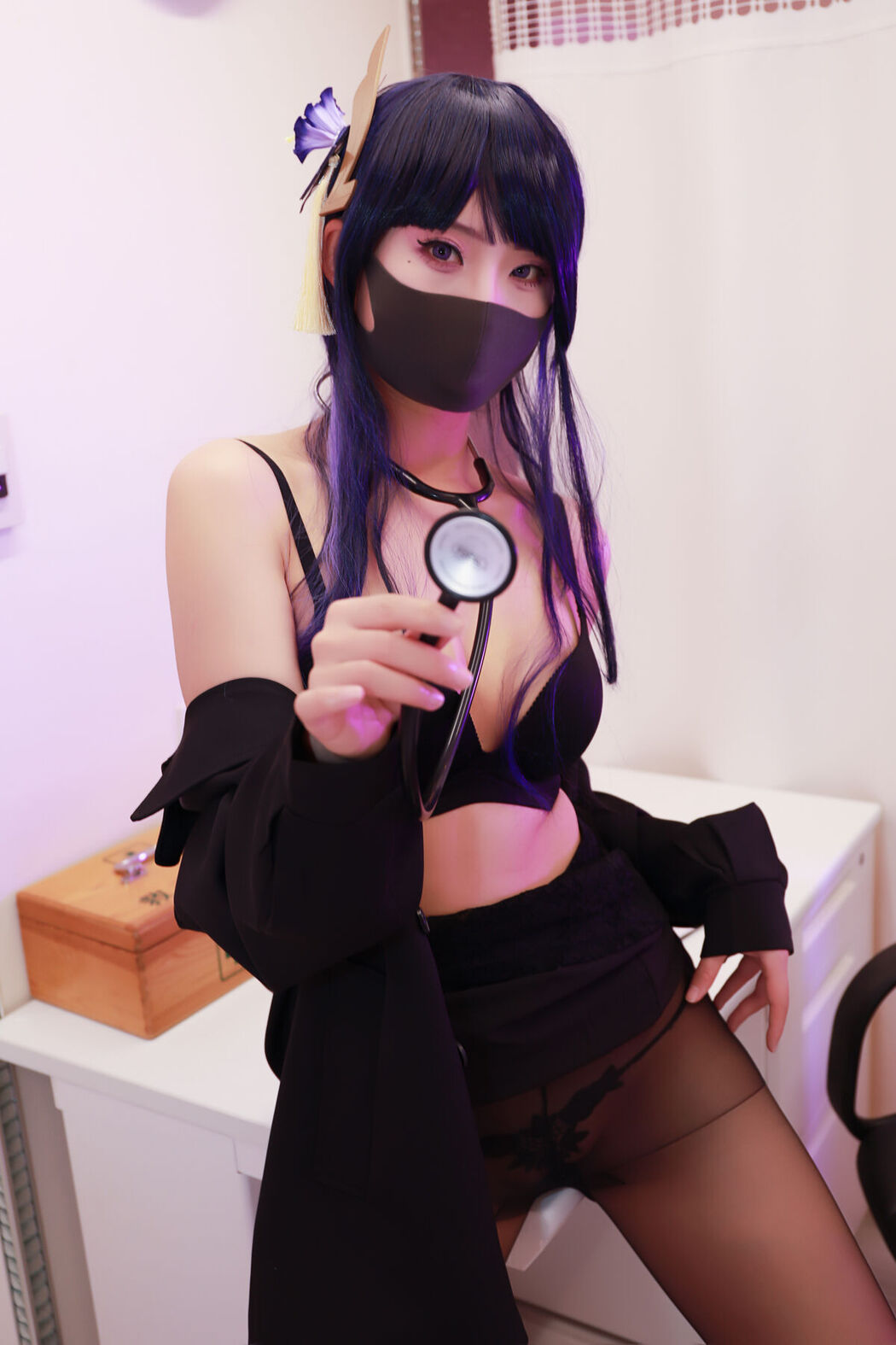 Li Jia 李佳 – 雷神医务室 (79P)