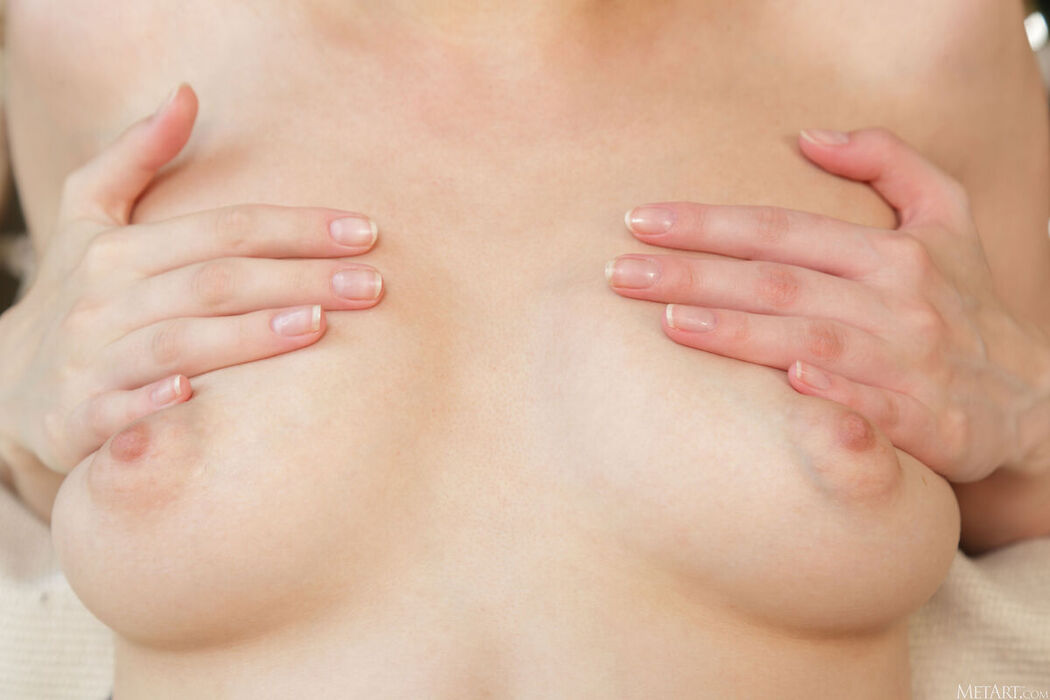 MetArt Kris Si &#8211; Swinging Chair Part01 (61P)